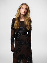 Ladda upp bild till gallerivisning, model_shot-creative