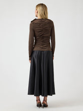 Ladda upp bild till gallerivisning, model_shot-back
