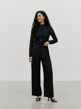 Ladda upp bild till gallerivisning, model_shot-front
